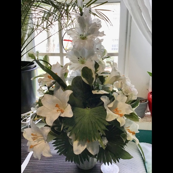 Other - Only Craigslist VA. Beautiful floral arrangement